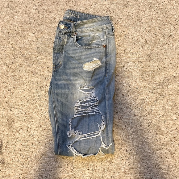 Americain Eagle High Rise Ripped Denim Mom Jeans - Picture 3 of 3